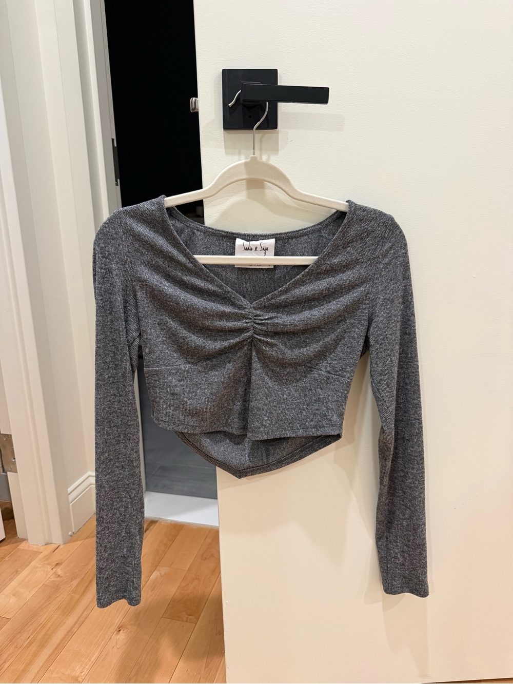 Sadie & Sage Heather Gray Ruched Front Long-Sleeve Crop Top